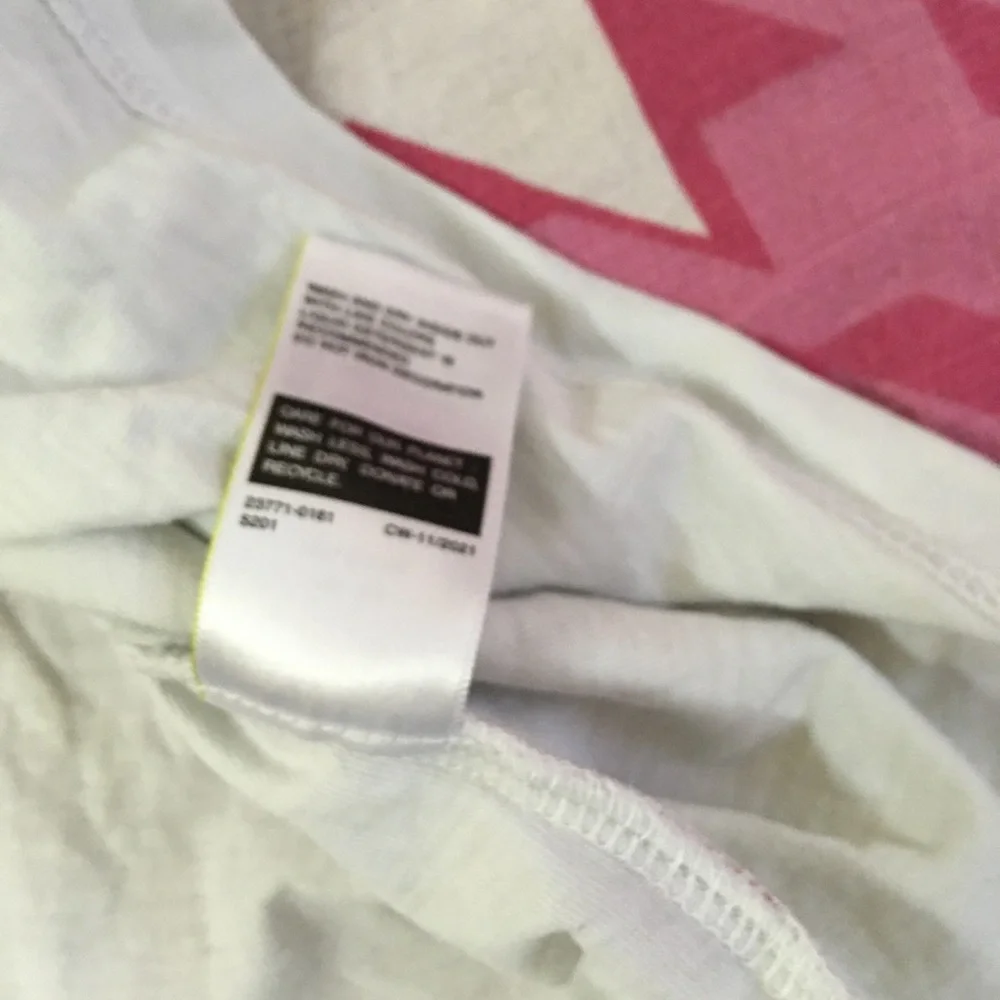 Levis White Tshirt - Picture 3 of 5